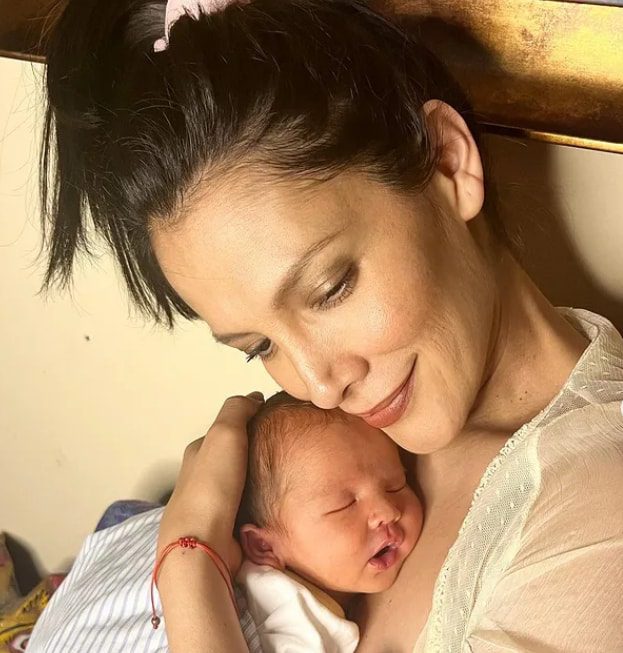 maria-del-carmen-felix-is-with-her-baby María del Carmen Félix Age, Height, Net Worth, Movies